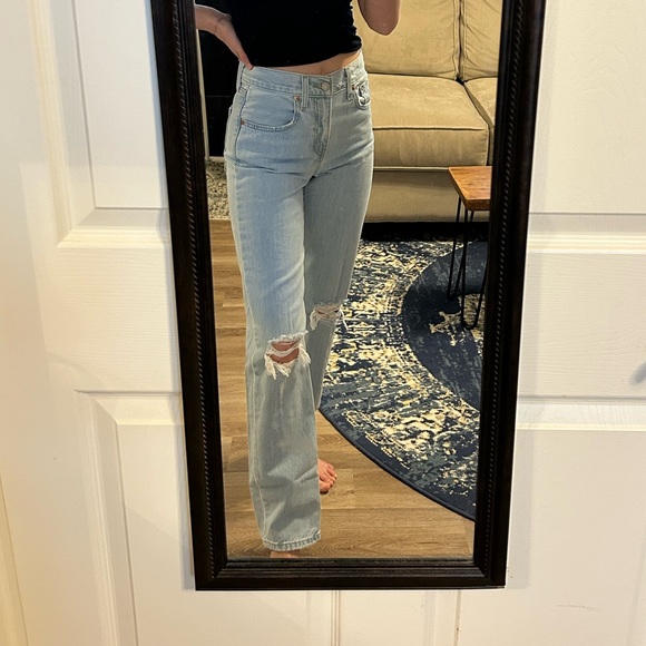 Levi Low-Pro Straight Leg Jeans- Size 24 - Picture 2 of 9